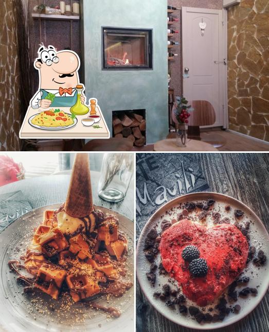 Observa las fotografías que hay de comida y interior en Mavili Cafe