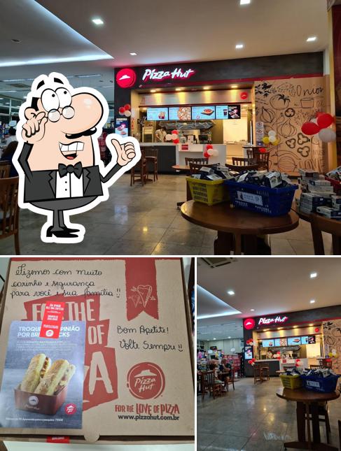 O interior do Pizza Hut - Rede Frango Assado