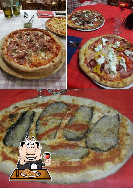 Scegli una pizza a Al Granatiere S.R.L