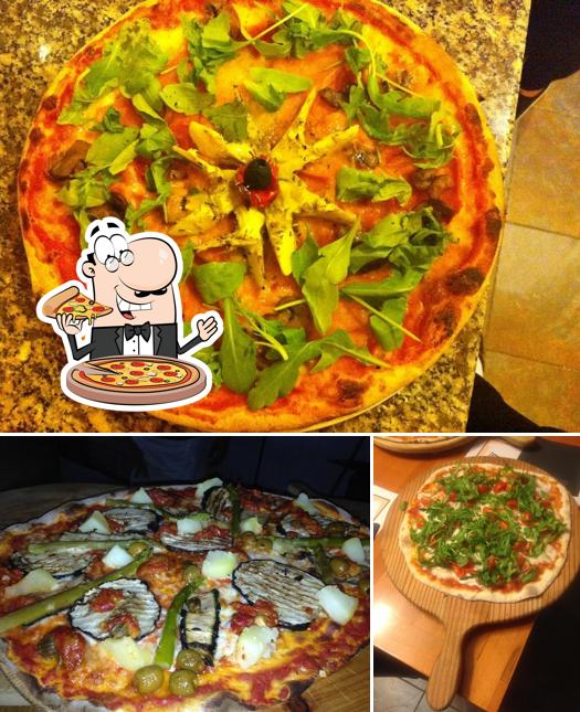 Попробуйте пиццу в "Bar Pizzeria con Cucina La Rosa Blu"