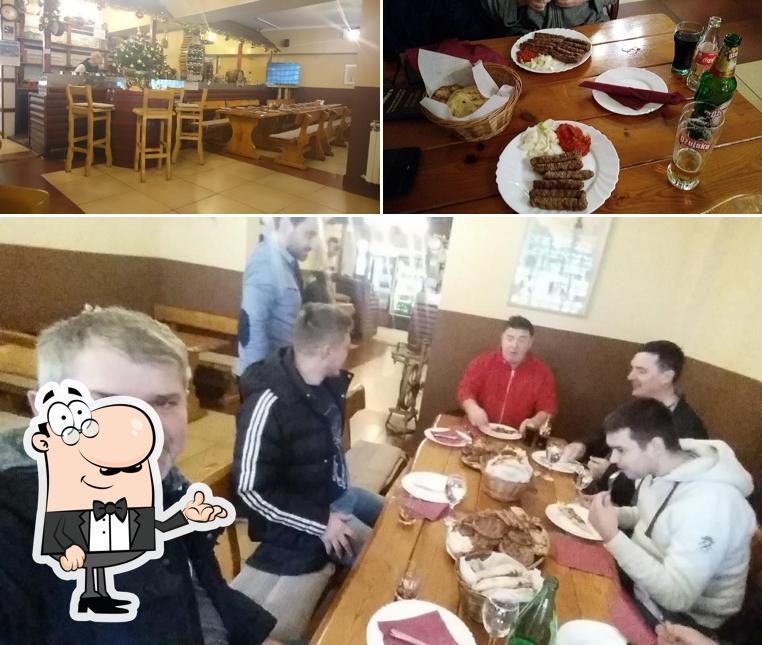Pastuh Grill Konoba si caratterizza per la interni e cibo