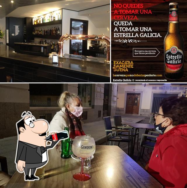 Cervecería j5 is distinguished by drink and interior