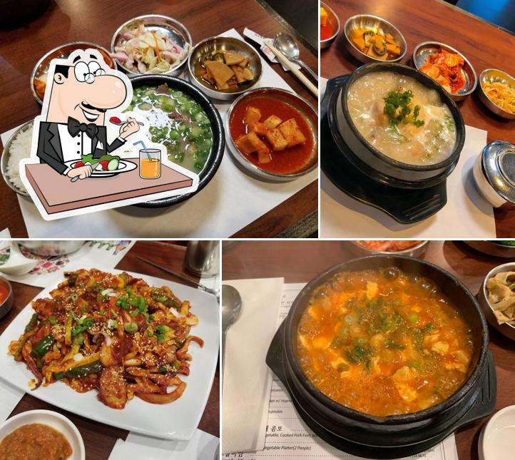 Food at Jong Ro Seol Lung Tang (종로설렁탕)