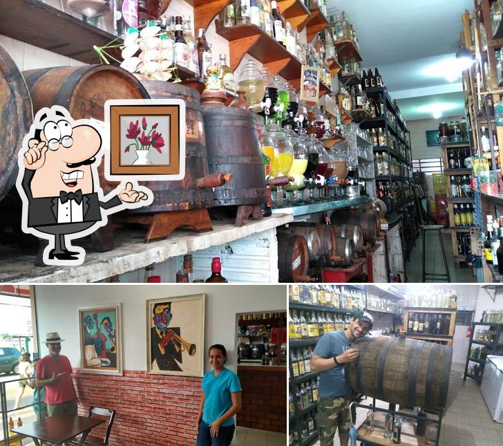 O interior do Cachaçaria do Zezão