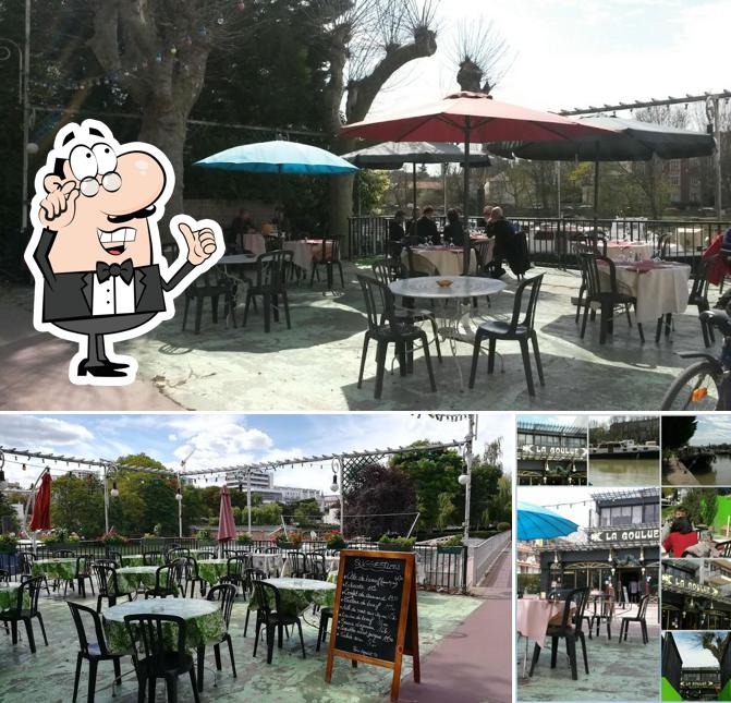 Installez-vous à l'une des tables de La Goulue