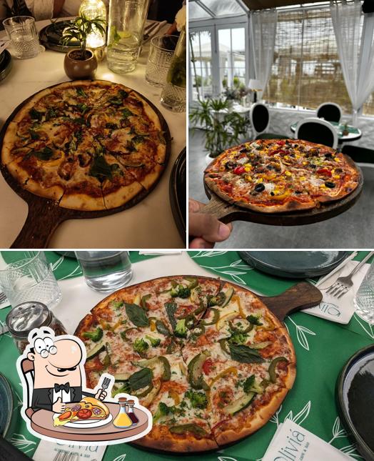 Pick pizza at Oliviá House Patiala