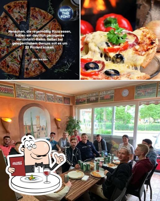 Взгляните на эту фотографию, где видны еда и внутреннее оформление в Pizzeria La Toscana