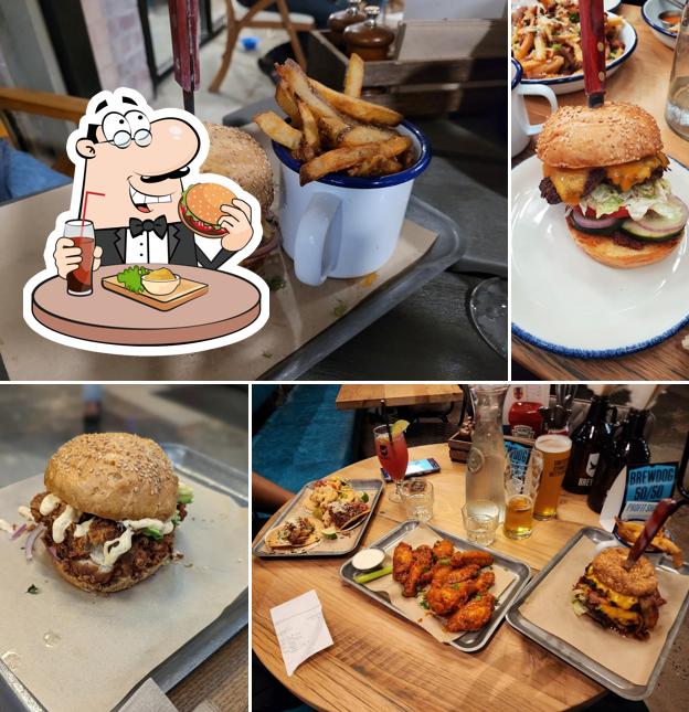 Las hamburguesas de Brewdog Atlanta las disfrutan una gran variedad de paladares