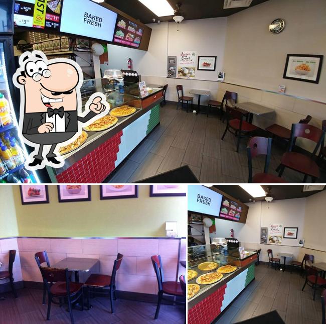 Installez-vous à l'une des tables de Freshslice Pizza