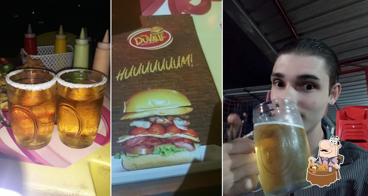 Desfute um copo de cerveja leve ou escura