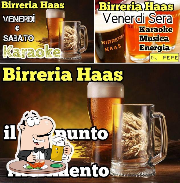 Puoi goderti un rinfrescante bicchiere di birra chiara o scura