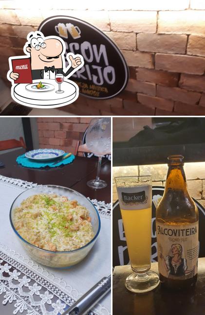 O Esconderijo Bar se destaca pelo comida e cerveja