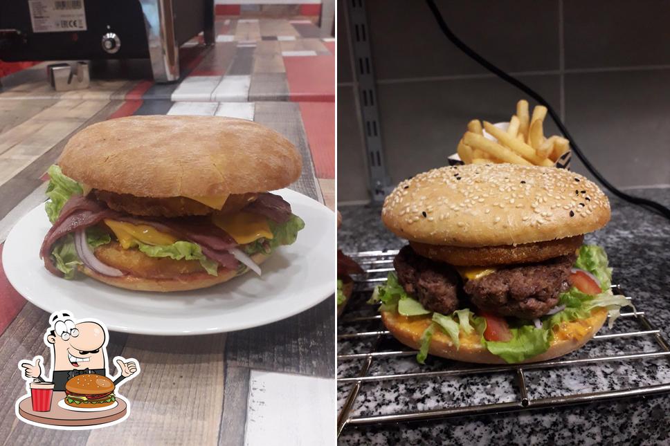 Commandez un hamburger à Le Petit Resto (snack)