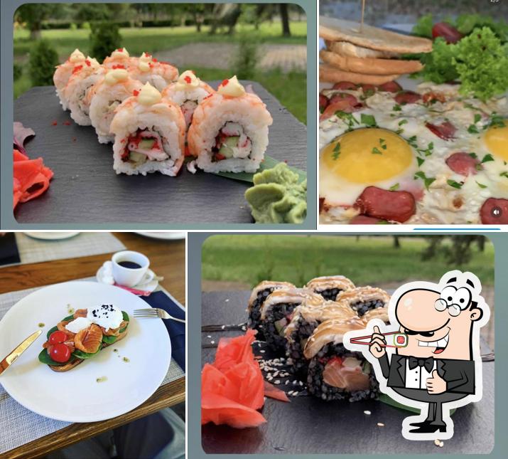 Les sushi sont servis à Ресторан MaLe