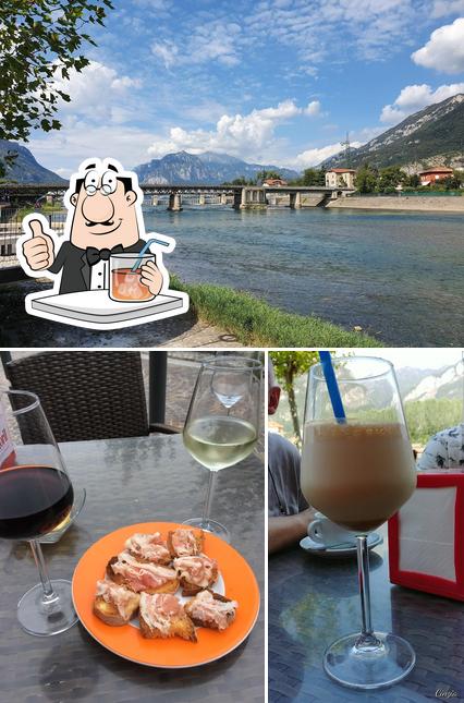 La immagine di bevanda e esterno da Caffè Dei Cigni