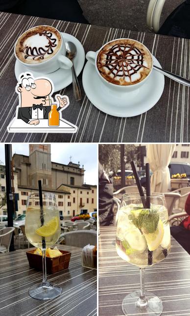 Goditi un drink a Bar Caffetteria