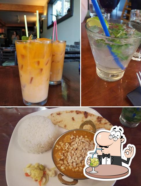 Estas son las fotografías que muestran bebida y comida en Curry Bowl