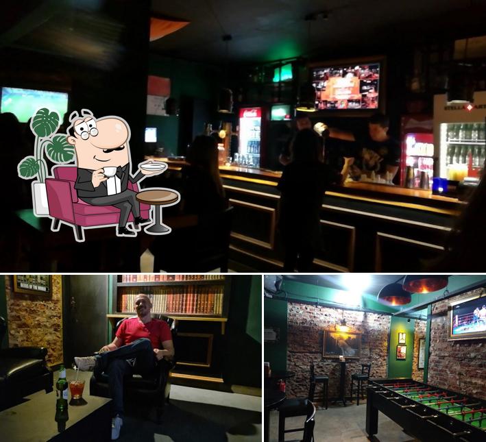 Esta é a imagem apresentando interior e balcão de bar no Brooks Pub (Méier)