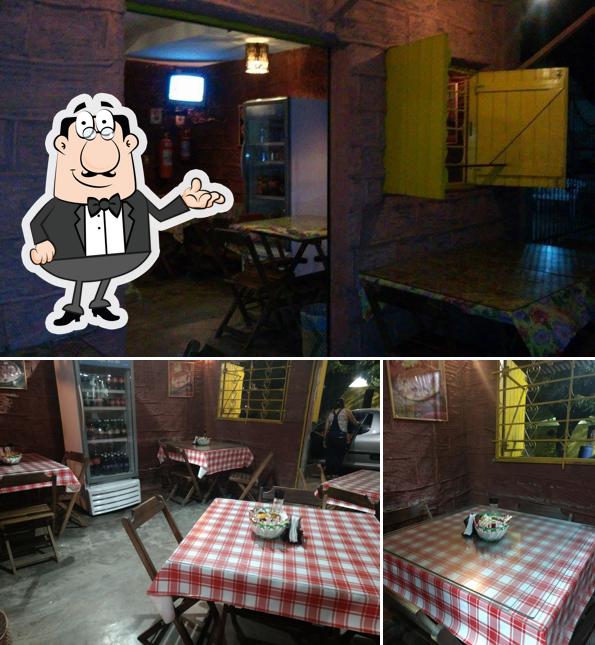 O interior do Pizzaria Satélite