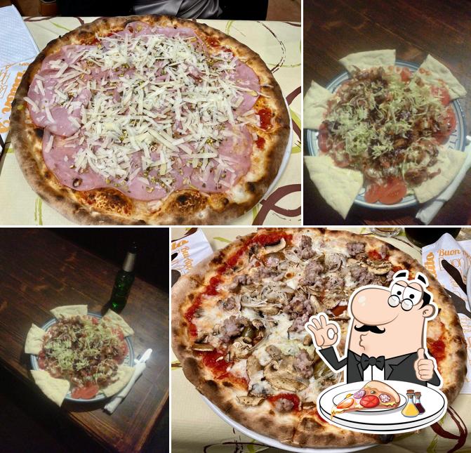 Scegli una pizza a Pizzeria Sotto Sopra