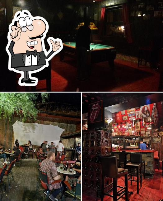 Siediti a un tavolo di Rock bar King