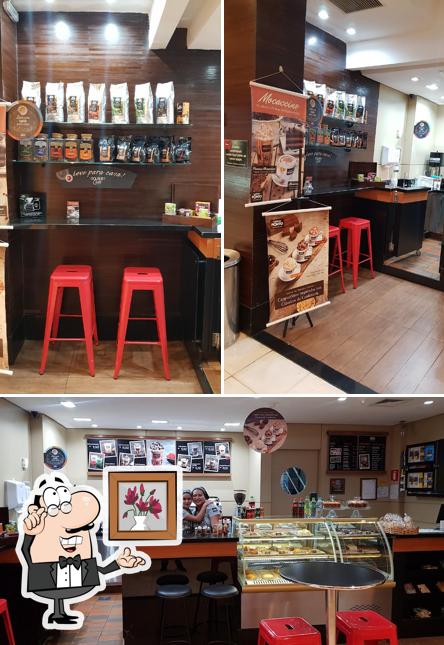 O interior do CAFÉ DO PONTO
