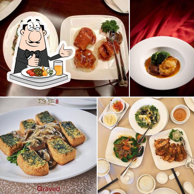 Еда в "Ru Yi Chinese Fine Dining"