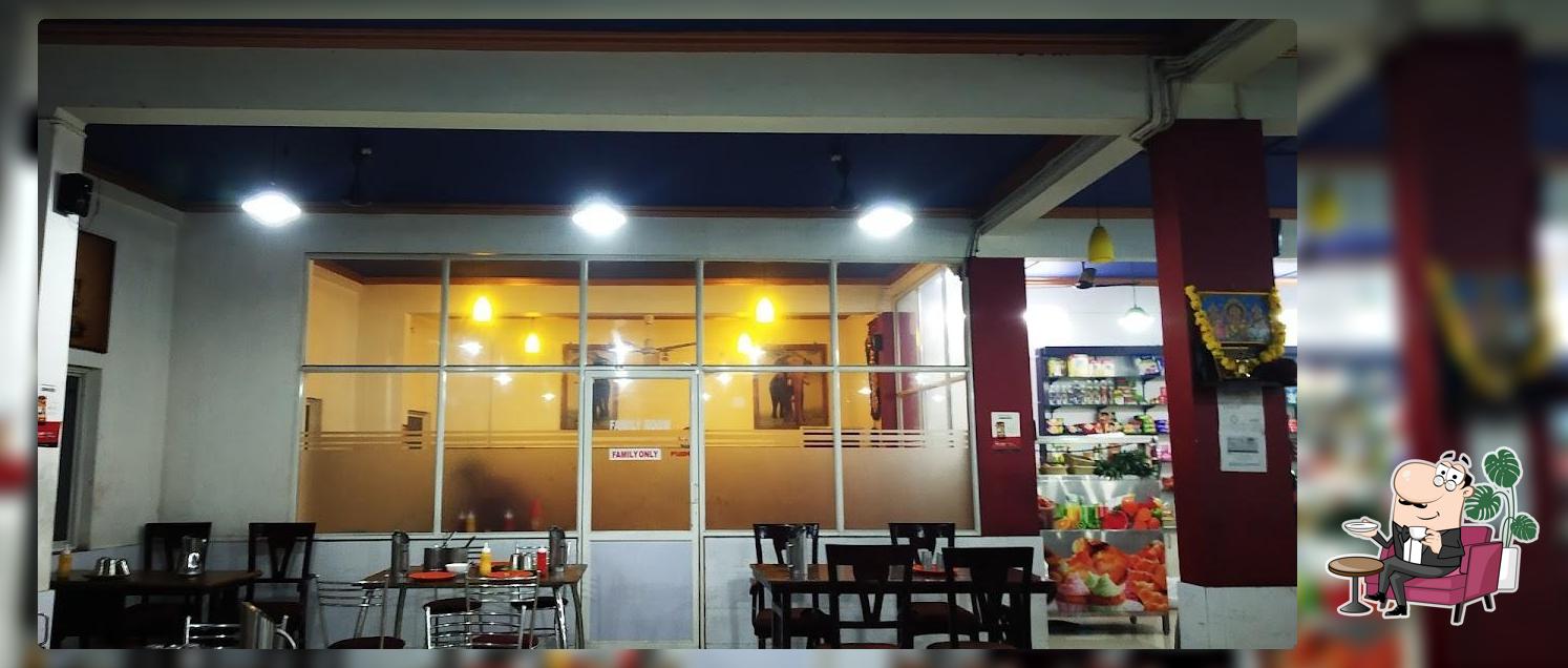Vazhiyoram Nadan Thattukada Vengalloor, Thodupuzha (വഴിയോരം നാട൯ തട്ടുകട)