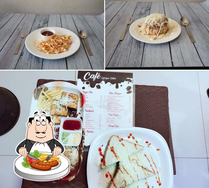 Food at Cafe Unique Table