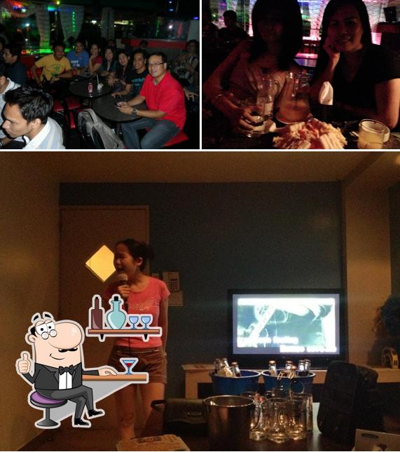 Music Box pub & bar, Quezon City, Timog Avenue Restaurant reviews
