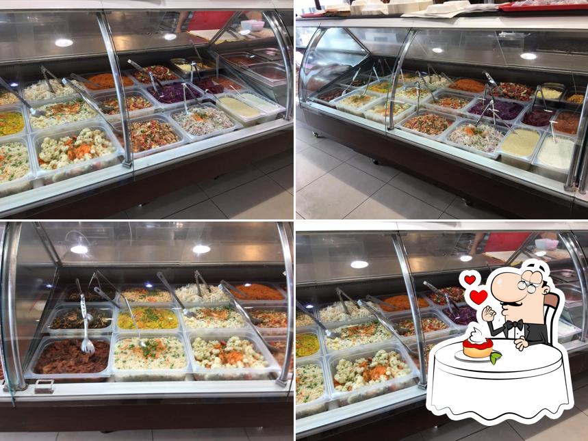 Istanbul kebap house /Gzira propose une sélection de desserts