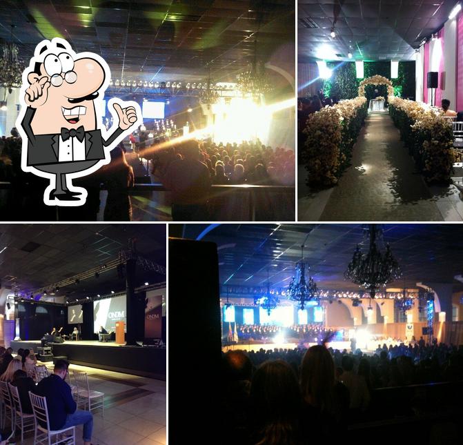 O interior do Maria's Shows e Eventos