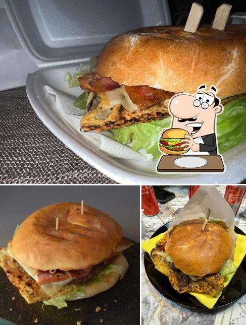 Prenditi un hamburger a Renu's Thai & Burger Kitchen