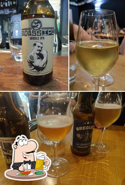 Vous pouvez prendre un verre de bière blonde ou brune