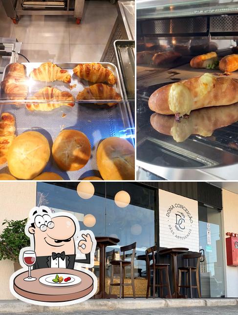 Confira a foto apresentando comida e interior no Dona Conceição Pães - Loja Joquei