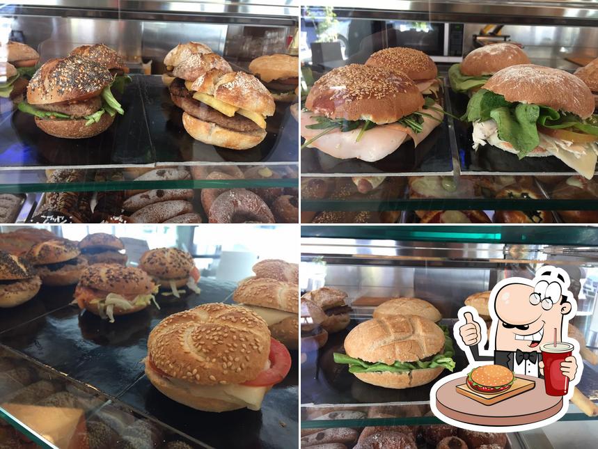 Gli hamburger di risto bar Agorà potranno soddisfare molti gusti diversi