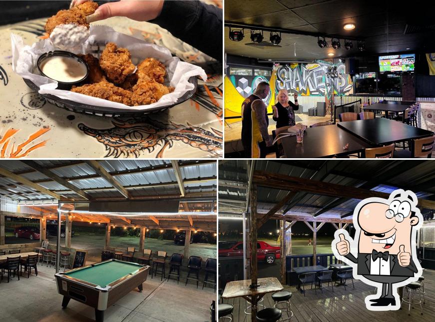 Shakers Public House in Columbus Restaurant menu and reviews