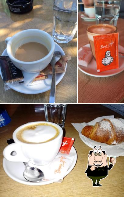 Goditi qualcosa da bere a Bon Cafe Lucia