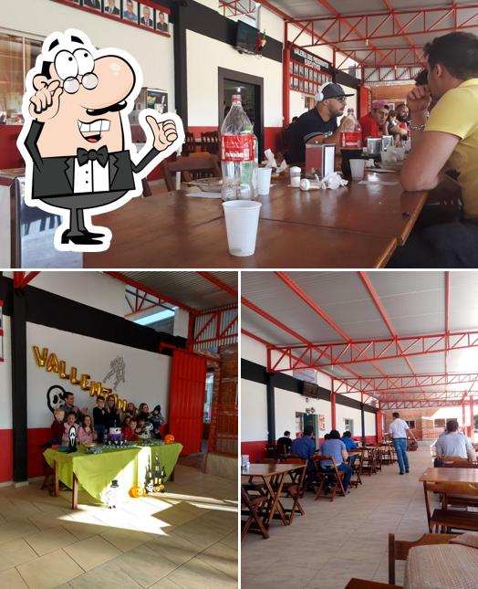 O interior do Guarani Churrascaria e Restaurante
