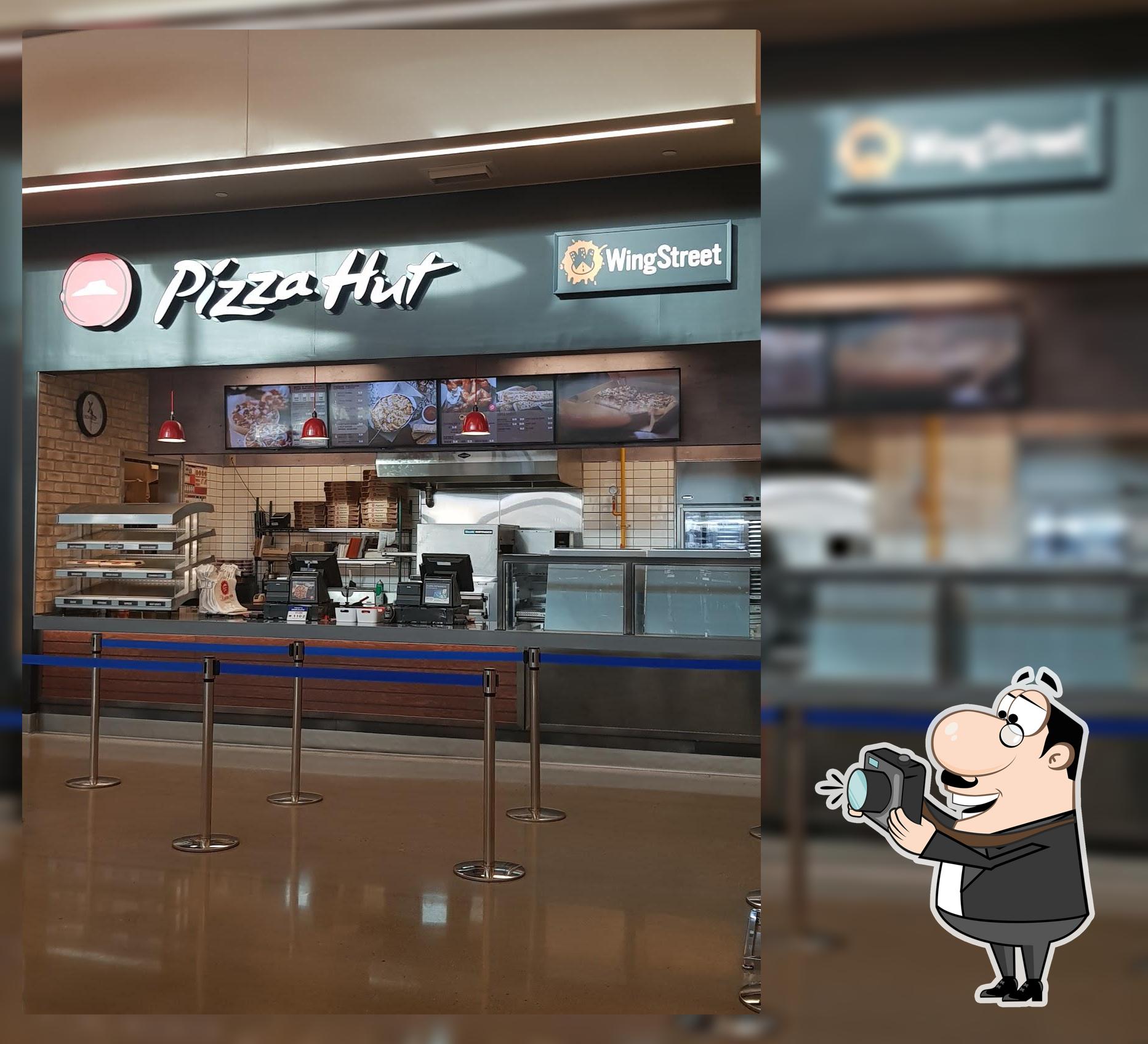 Pizza Hut Camp Humphreys restaurant, South Korea, 2912 Doduri Restaurant reviews