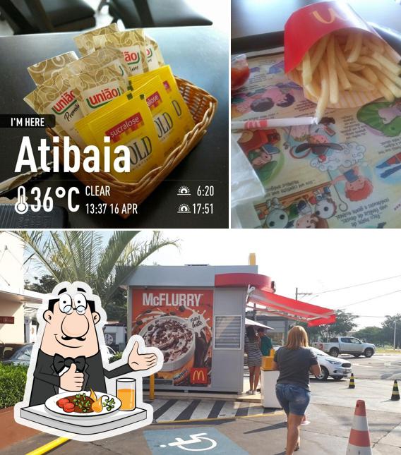 Dê uma olhada a imagem mostrando comida e exterior no McDonald's