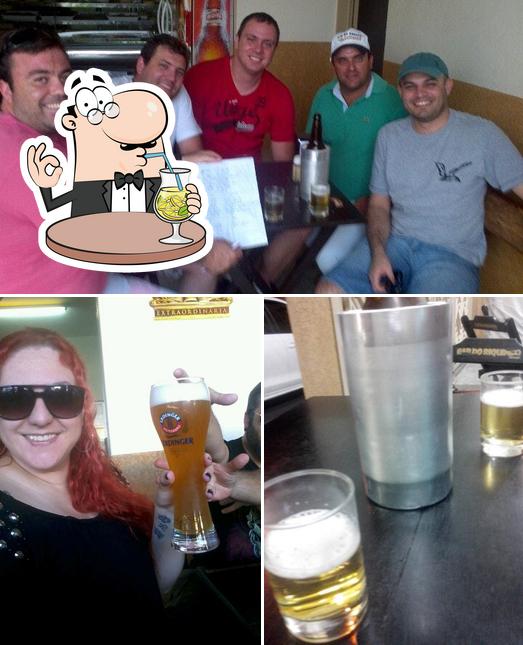 Entre diversos coisas, bebida e interior podem ser encontrados no BAR e EMBUTIDOS RIQUINHO
