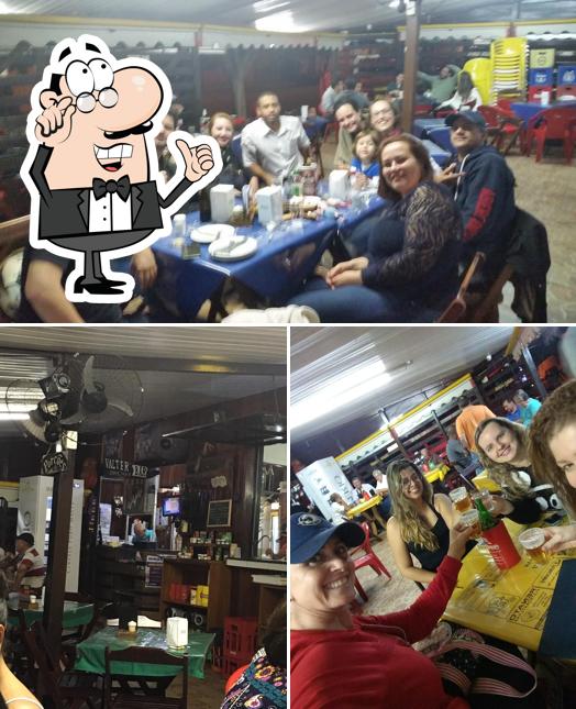Veja imagens do interior do Bar do Warti