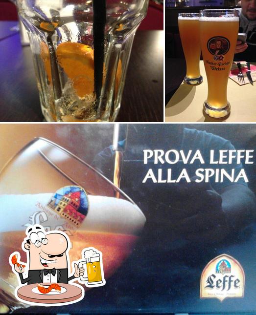 Puoi goderti un rinfrescante bicchiere di birra chiara o scura