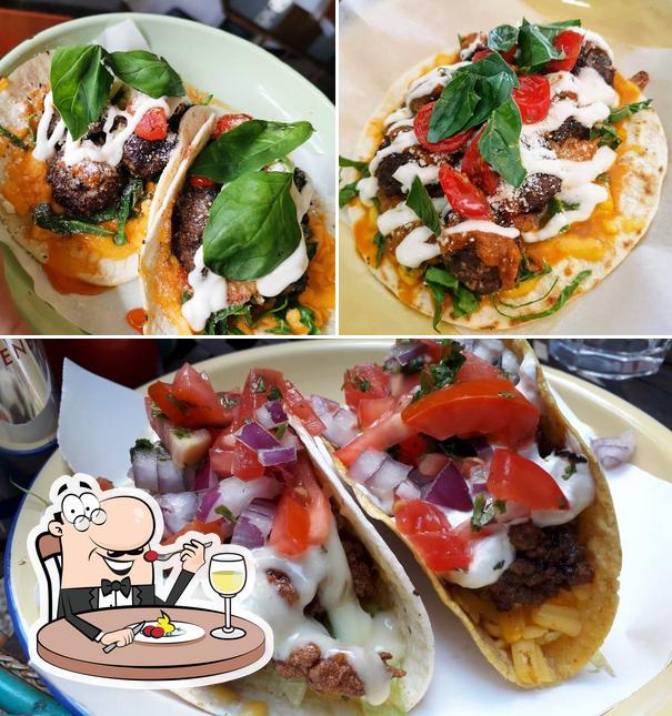 Блюда в "Tacos Locos"