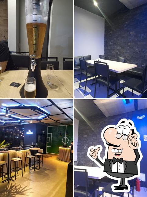 O interior do Deck93 Gastrobar Restaurante