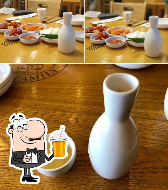 Enjoy a drink at Jiho Hanbang Samgyetang