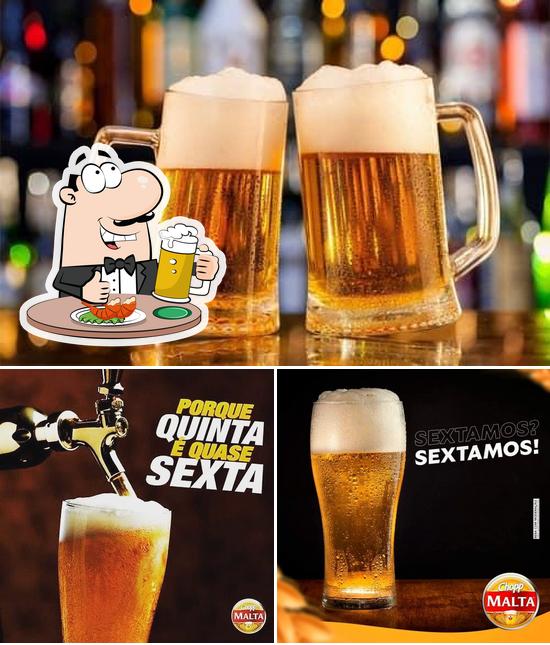 Você pode tomar um copo de cerveja leve ou escura