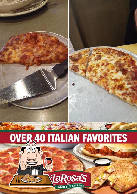 Отведайте пиццу в "LaRosa's Pizza Middletown"