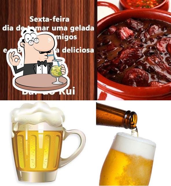 A bebida e comida do restaurante